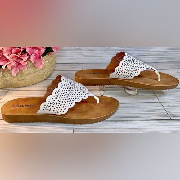 Olivia Miller White Hooded Rhinestone Slip On Sandals S:9 - Picture 5 of 12